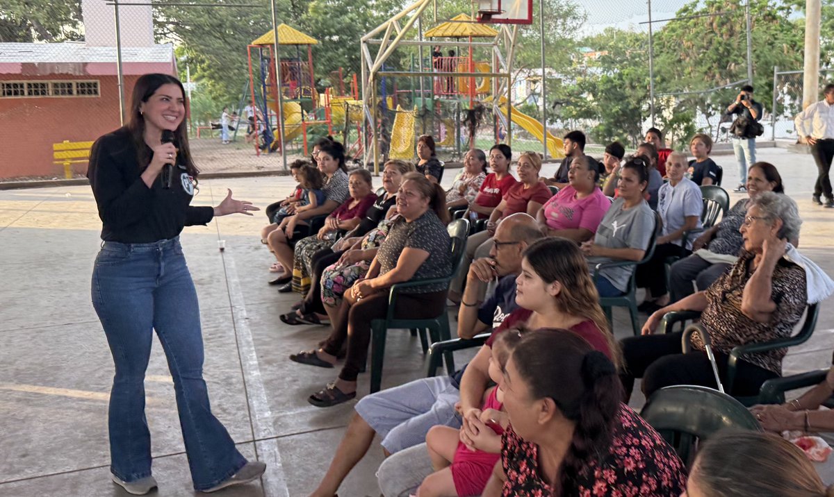 Cada día en las calles de Culiacán es un recordatorio de que a pesar de la mediocridad de los gobiernos en turno, somos una sociedad con la fuerza suficiente para salir adelante. Con trabajo y cercanía seguiremos construyendo confianza. #JuntosPodemos <a href="/palomaSnchez/">Paloma Sánchez</a> <a href="/CDEPRISinaloa/">PRI Sinaloa</a>