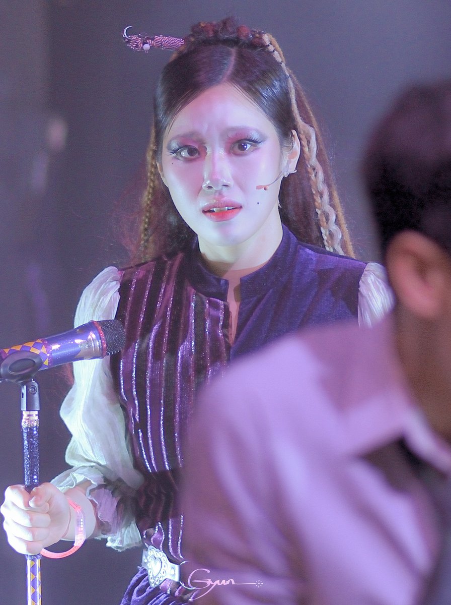 20250806 마티네 뮤지컬 마하고니
커튼콜데이

게스트 #김찬종 배우님
코러스 #최민경 배우님

이번엔 너무 시끄러운데?