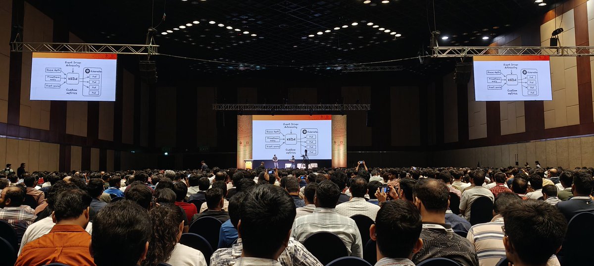Day 2 KubeCon India 2025

#KubeCon
#kubecon2025
#Hyderabad

First learning of the day👇

Avoid #observability #meltdown

<a href="/CloudNativeFdn/">CNCF</a> <a href="/SaiyamPathak/">Saiyam Pathak</a>  and Arnab <a href="/Nomura/">Nomura</a>