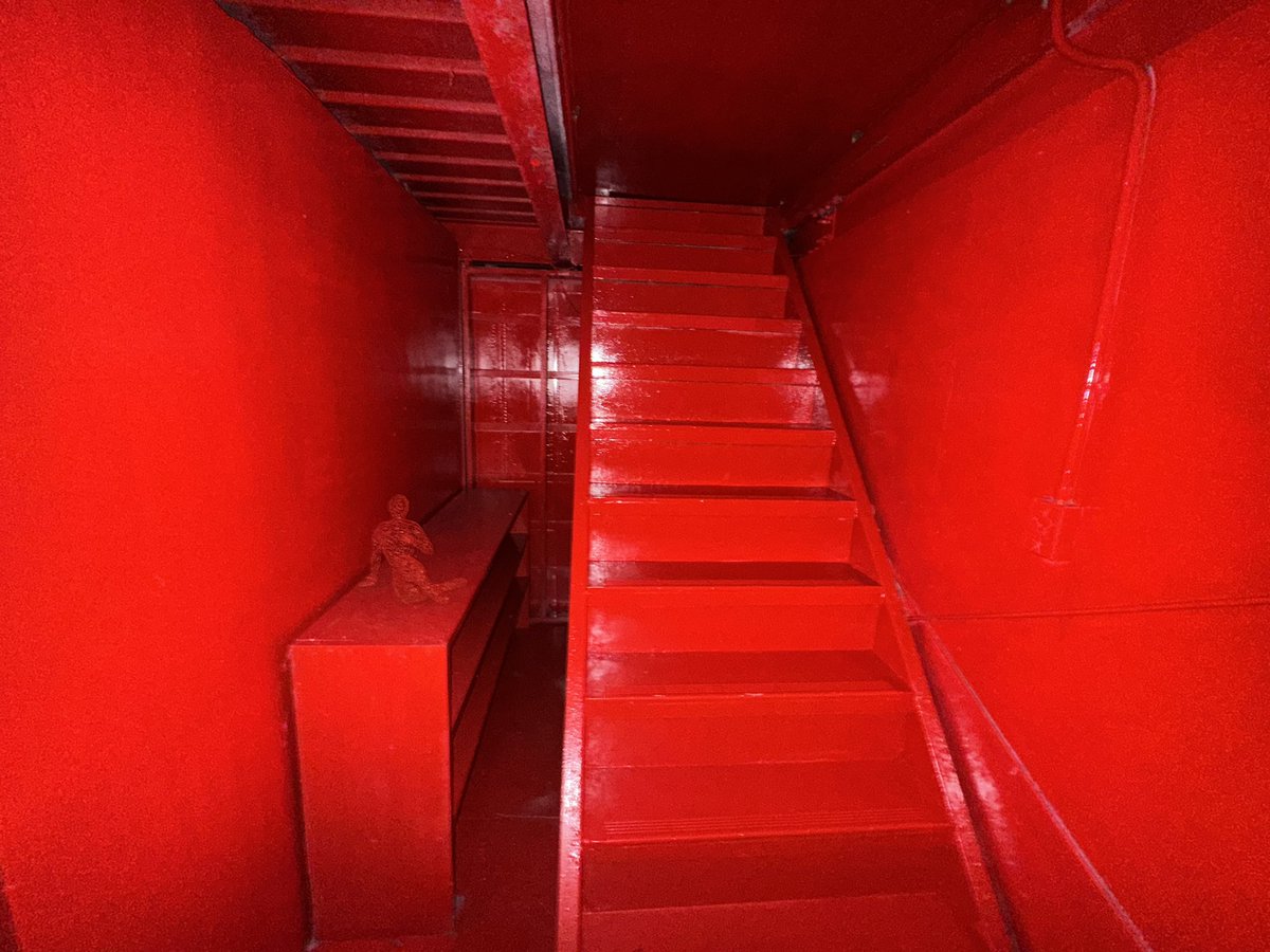 謎の悪夢体験施設「REDBOX」が話題に "私の住居"と主張する人物「池野実」も現る
kai-you.net/article/93103

福島にあるという、すべてが赤く塗り潰された建物に注目集まる。謎の公式サイト、意味深な説明、アナログ画質の紹介動画など、不穏な要素が散りばめられています🏠