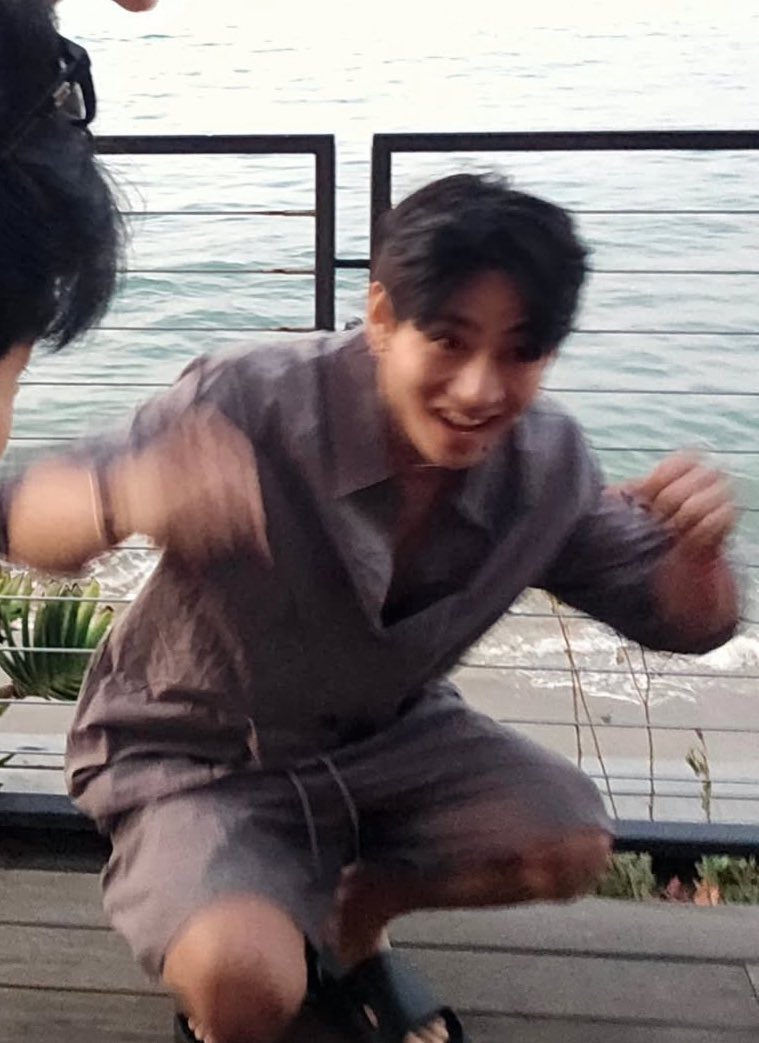 พี่จีมินเอ็นดูน้องแทเบอร์ไหนให้ดูจากรูปที่ลง😔 อายุห่างกัน 2 เดือนแต่พี่อยากให้มันเป็นแก้ป 2 ปีใช่มั้ย เอ็นดูน้องแทยิ่งกว่าใคร