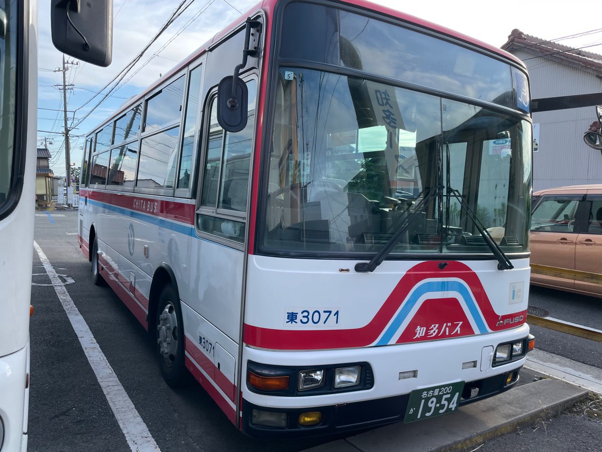 こんにちは😀#知多バス です🚌

#高校野球⚾️が始まりましたね。一生懸命プレーしている姿を見るのはやはりいいですね🖐️
リアルタイムではなかなか見れないので、#熱闘甲子園 で見た気になっています😅

#今日の一枚 
東海営業所シリーズ☺️今回は3071です。2007年式の中型です。まだまだ活躍中です👍