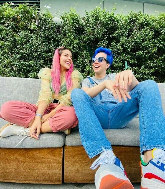 "No, no me gusta ser llamado y que se refieran a mí como el ex de Lesslie Polinesia, yo tengo mi propia identidad, mi propia carrera". 

— Mencionó hace poco el ex de Lesslie Polinesia.