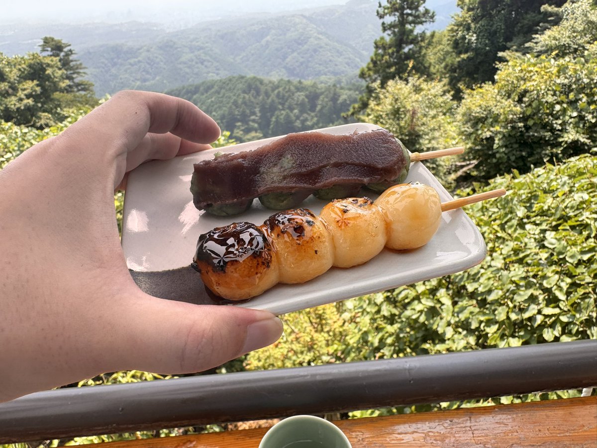 中腹でのランチタイム！
くぅ〜っ！！
とろろがたまらん！！