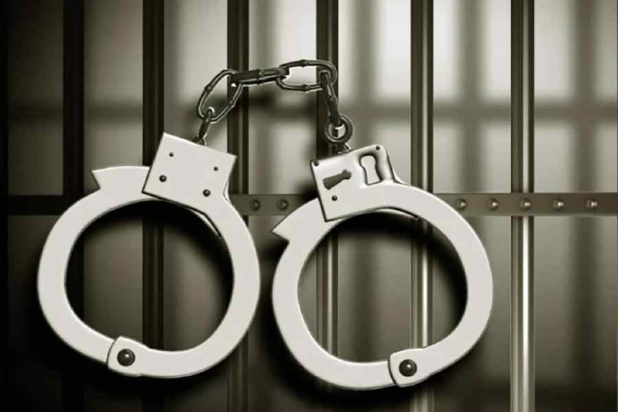 ArgusNews_in's tweet photo. #Mayurbhanj: Khunta police in Udala area arrested three persons, including a minor boy, on charge of sexually assaulting a 10-year-old girl at different times in last one month. Further investigation underway
#Sexualassault #Udala #KhuntaPS #ArgusNews https://t.co/bceljpLKQ7