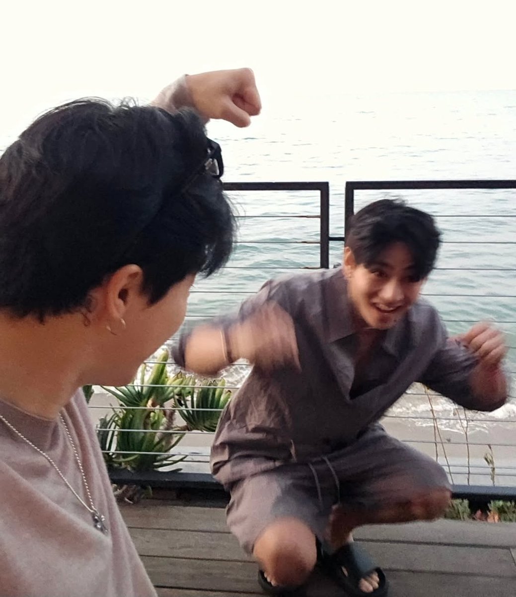 이자식들 서로 >>내가 놀아준다<<고 생각하고 있을 것 같아서 웃김,,