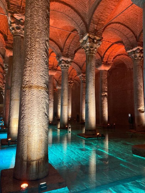 RubenTorresVCH's tweet photo. Lugares de la Tierra que no parecen reales 🧵   

1. Cisterna Basílica, Estambul https://t.co/xLhxZTZblS