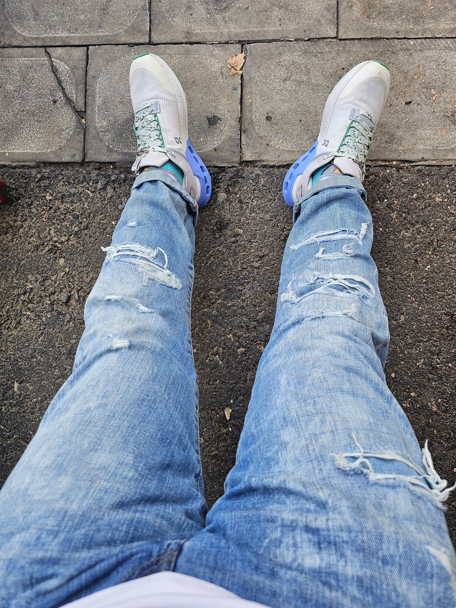 Так что, American Eagle, вдруг стало модно сейчас?