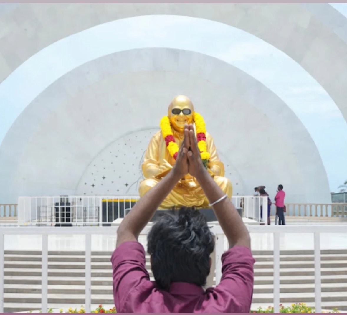 கலைஞரை நினைத்தவுடன் கண்களில் வழிந்தோடும் கண்ணீர்த் துளிகள் சொல்லும்; எங்களுக்கு அவர் யார் என்பதை..🖤❤️

இன்று அவருக்கு நினைவுநாள் ஆனால் அவரை நினைக்காத நாளே இல்லை 

ரத்தத்தில் கலந்தது தலைவர் கலைஞர் பற்று ♥️🙏🏻

#KalaingarForever