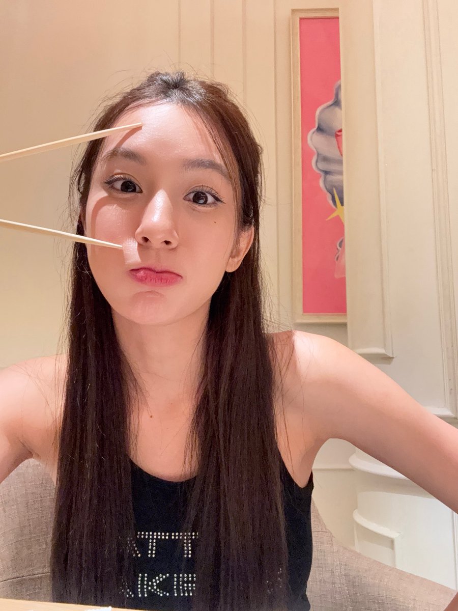 สวัสดีตอนเที่ยงด้วยนะค้าบ  กินข้าวกันด้วยน้า จ๋องมาเล่นไปกับพี่ๆแล้วค้าบ 🤍 

ENJOYYOTDR 600K ON IG
#600KSweetlyFillWithEnjoy
#Enjoyyotdr #เอนจอยธิดารัตน์