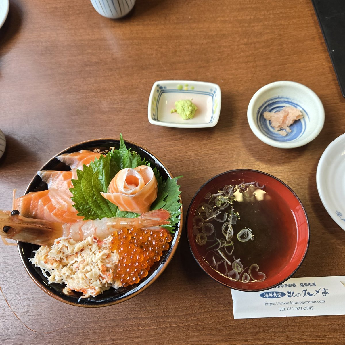 エビカニサーモン丼＼(^^)／