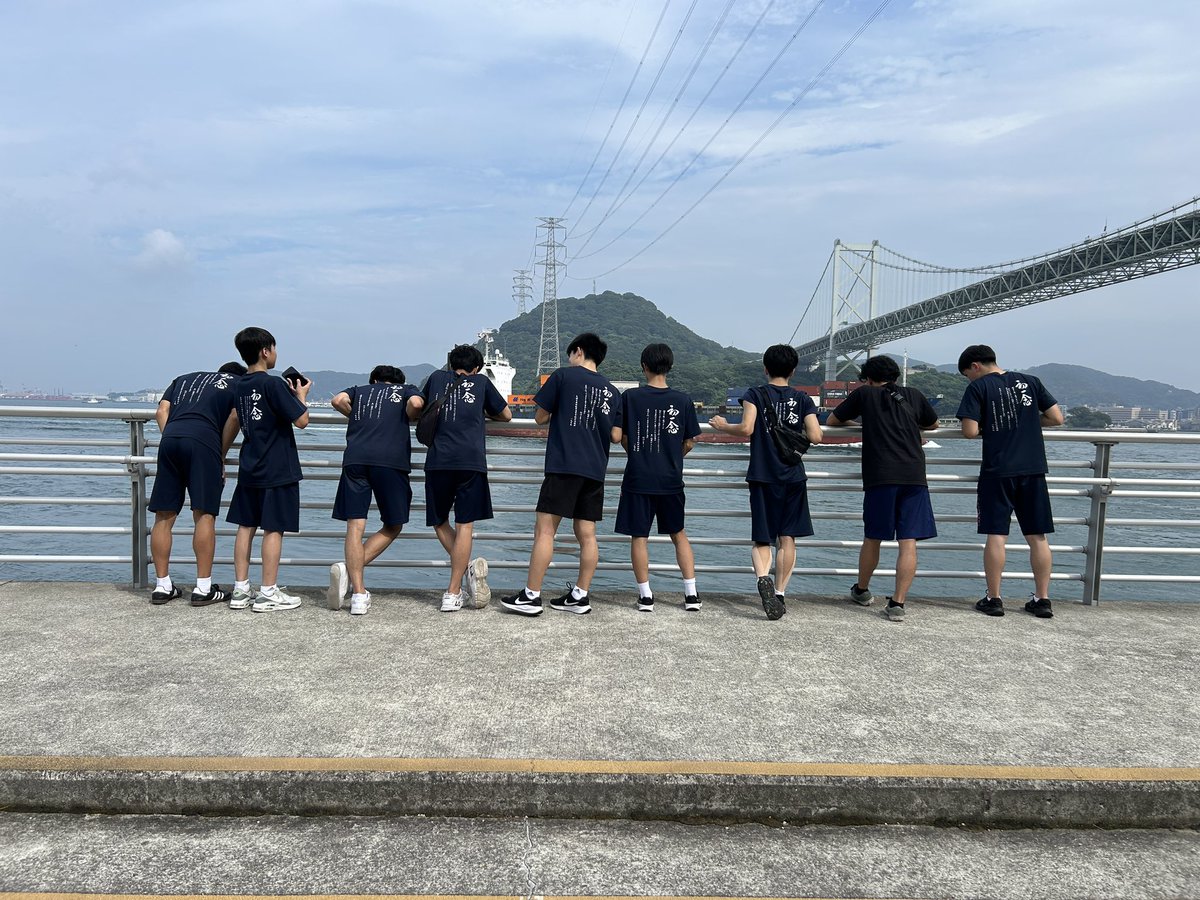 本日からインターハイの公式練習が始まりました。どのチームも真剣に取り組む姿がかっこよかったです。光明学園も感謝の気持ちを忘れずに全員で力を合わせて頑張っていきます。少し時間ができたので、壇ノ浦古戦場跡、関門海峡を観光してきました。歴史的な場所の美しい景色に癒されました。