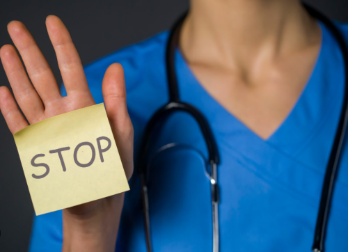 #ToleranciaCero

📌Ni una agresión más.

❤️Quienes cuidan de nuestra salud merecen respeto, no violencia.

📍Cada golpe, cada insulto, no solo hiere al personal sanitario: hiere el corazón de nuestro sistema de salud.
Respetarlos es cuidarnos a todos.