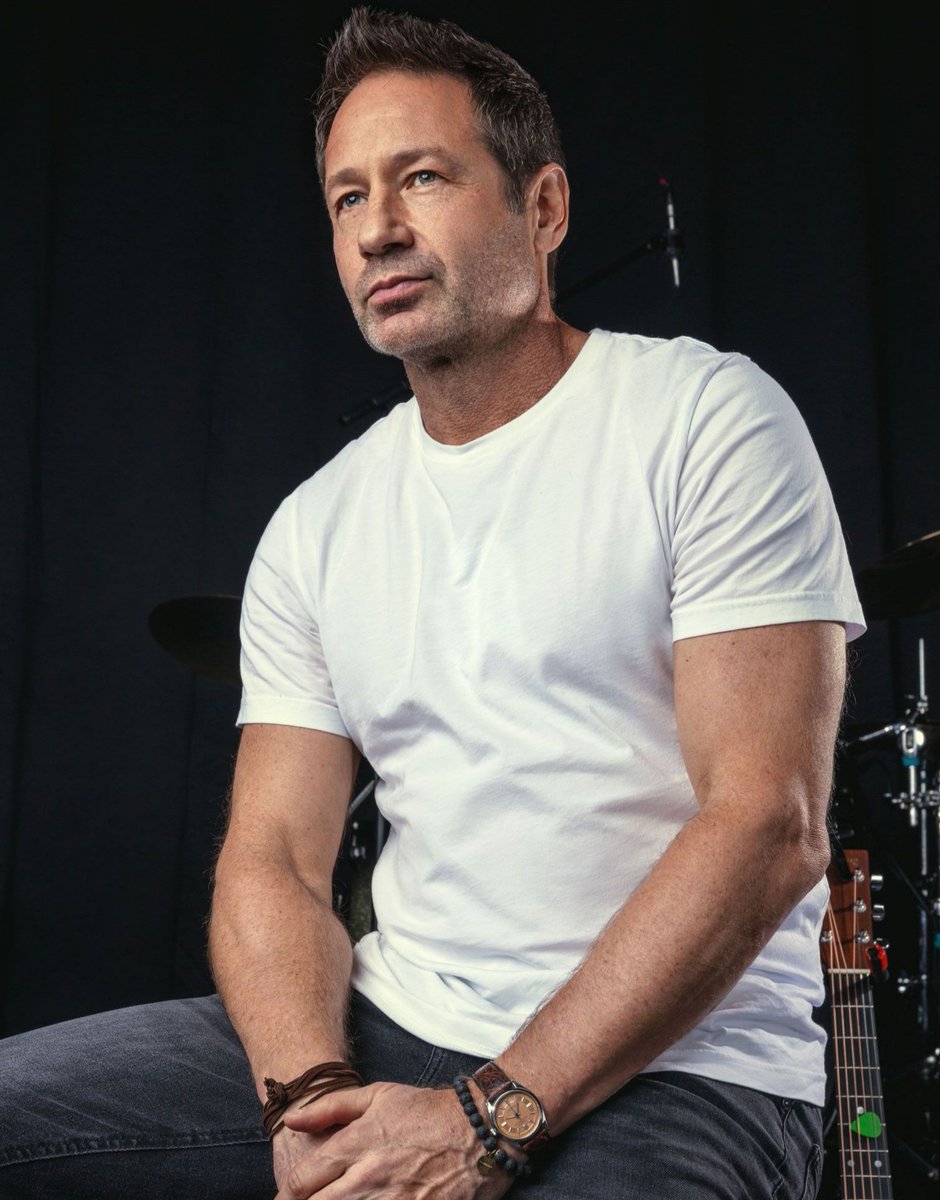 Happy birthday to the one and only <a href="/davidduchovny/">David Duchovny</a> 🎉🎂🎊
