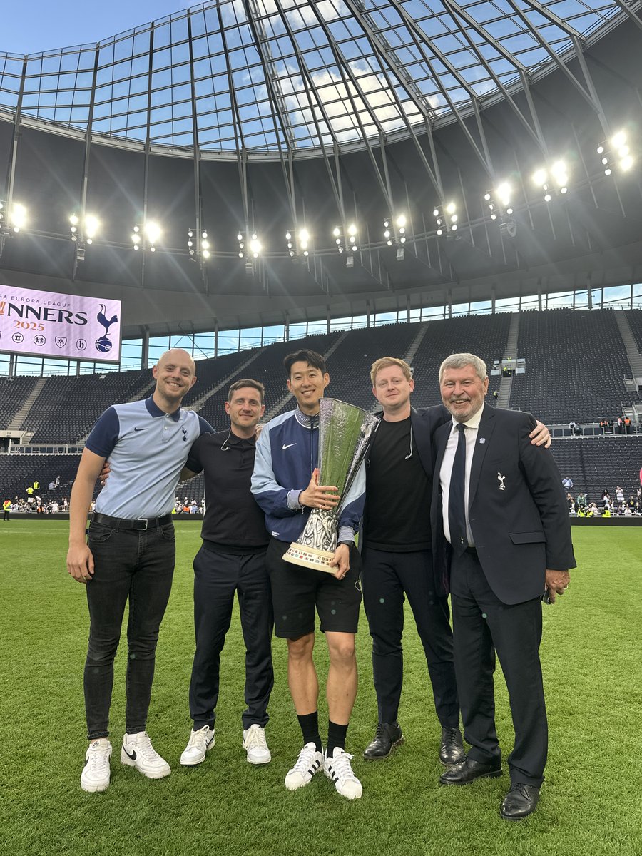 robtdaly's tweet photo. Heung-min Son achieved a connection + belonging that I imagine many players chase moving from club to club. Fronted up to media after every loss + was a joy after every win. Not sure anyone's caught me out on commentary so much by scoring absolute screamers. What a player + guy. https://t.co/Lu9XDnrlpI