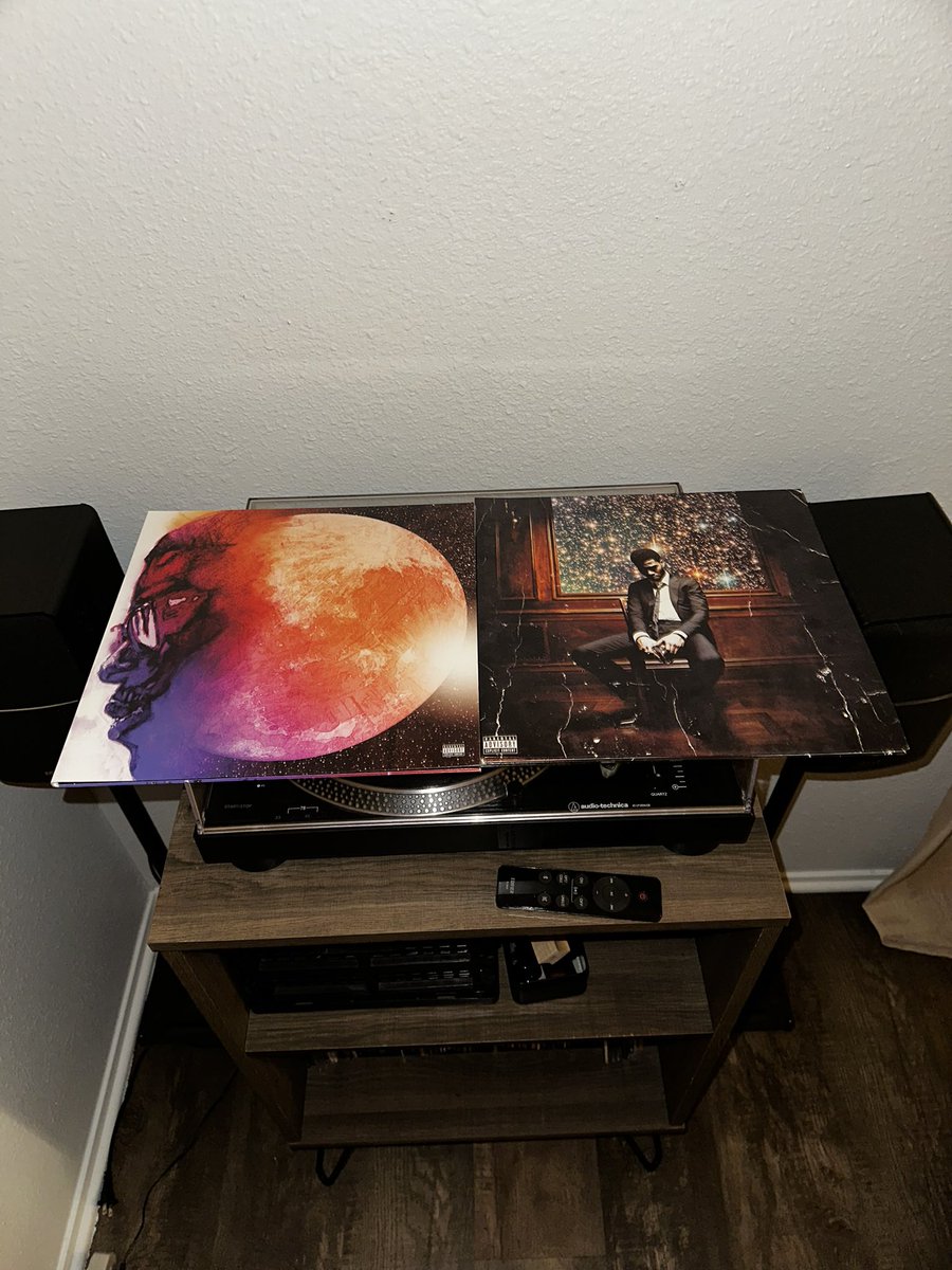 UncleKeystone's tweet photo. @KiDCuDi Can’t wait to read it! Thank you 🙏🏻 https://t.co/OhZgi01iS7