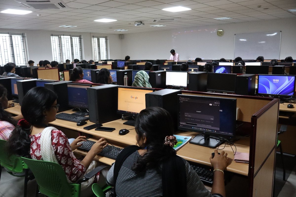 grd_it's tweet image. Department of Computer Science, in association with the GRD Developers Club organized a workshop on Portfolio Design using Prompt AI, providing students with hands-on experience in creating professional portfolios, using creative AI tools #PortfolioDesign #PromptAI #AIWorkshop