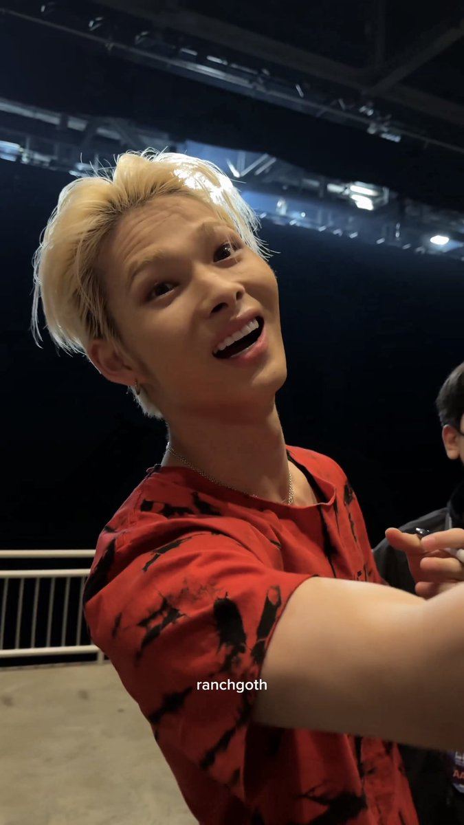 myfavniki's tweet image. 엔진한테 칭찬 받아서 
눈 동그랗게 뜨는거 너무 귀여워 😭😭😭