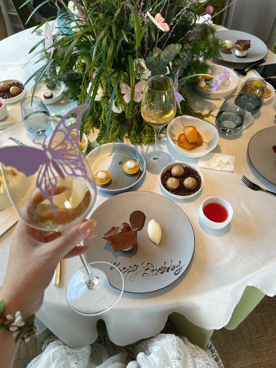 今日は友達の誕生日パーティーに参加します