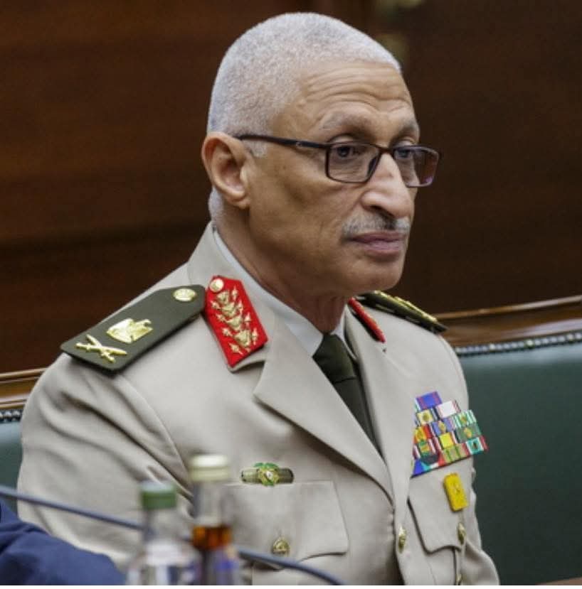 هل ممكن تقوم حرب بين مصر واسرائيل 
لواء خالد مجاور قائد الجيش الثاني الميداني ورئيس الاستخبارات العسكرية الأسبق أي بني ادم على مستوى العالم لو فكر أن يقرب لحدود مصر سيكون الرد مفاجئ للعالم فلا يلومن إلا نفسه ليس بما هو مُعلن ولكن بما هو غير معلن فلا يجرؤ أحد مجرد التفكير في ذلك