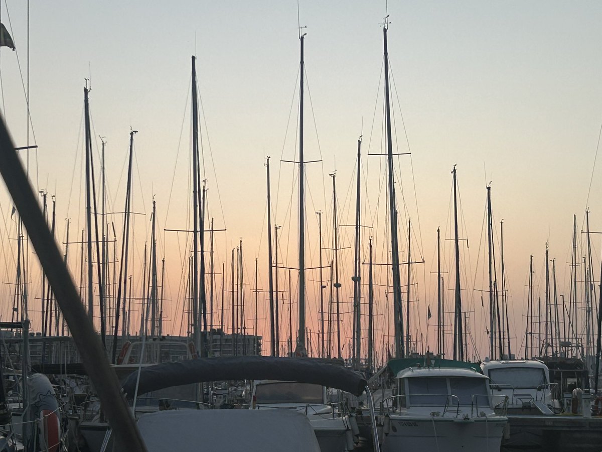 Macaarquitectos's tweet image. Amanecer alicantino.