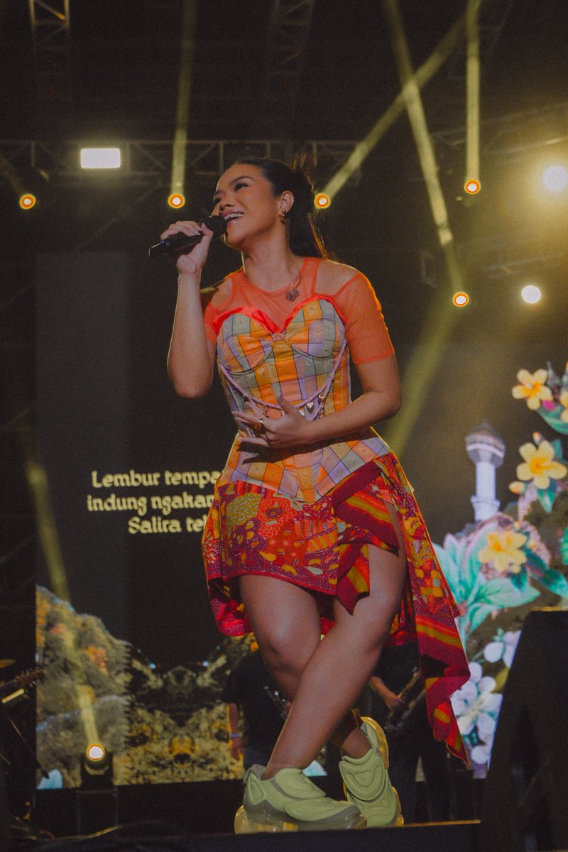 Busty kotib porno tomosha