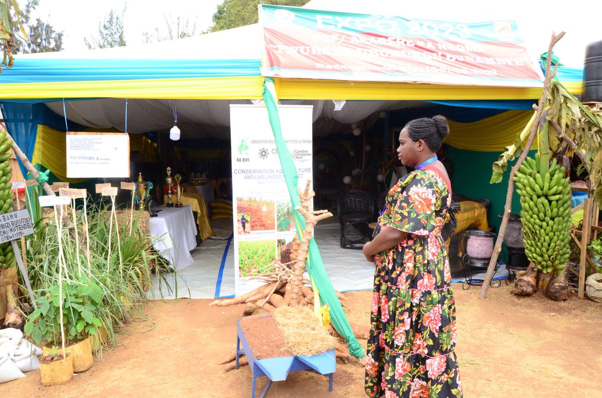 Tito Hare (@harerimana_tito) on Twitter photo Hasigaye iminsi 11 hagatangira imurikagurisha (Expo) ngarukamwaka ya <a href="/RwandaEast/">𝐄𝐚𝐬𝐭𝐞𝐫𝐧 𝐏𝐫𝐨𝐯𝐢𝐧𝐜𝐞 | 𝐑𝐰𝐚𝐧𝐝𝐚</a>, rizatangira 18/8-9/9/2025 rikabera mu Karere ka <a href="/RwamaganaDistr/">Rwamagana District</a>, ku Kibuga cy’umupira cya Police.
Bacuruzi,
Banyenganda,
Banyabukorikori, uyu n’umwanya mwiza wo kugaraza ibyo mukora Hasigaye iminsi 11 hagatangira imurikagurisha (Expo) ngarukamwaka ya <a href="/RwandaEast/">𝐄𝐚𝐬𝐭𝐞𝐫𝐧 𝐏𝐫𝐨𝐯𝐢𝐧𝐜𝐞 | 𝐑𝐰𝐚𝐧𝐝𝐚</a>, rizatangira 18/8-9/9/2025 rikabera mu Karere ka <a href="/RwamaganaDistr/">Rwamagana District</a>, ku Kibuga cy’umupira cya Police.
Bacuruzi,
Banyenganda,
Banyabukorikori, uyu n’umwanya mwiza wo kugaraza ibyo mukora