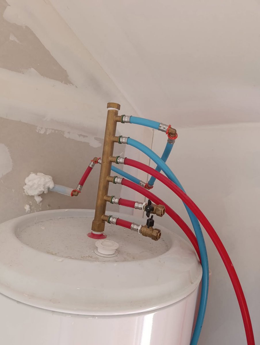 #nosartisansontdutalent 
la maison neuve, ou déjà veille et plein de malfaçon !