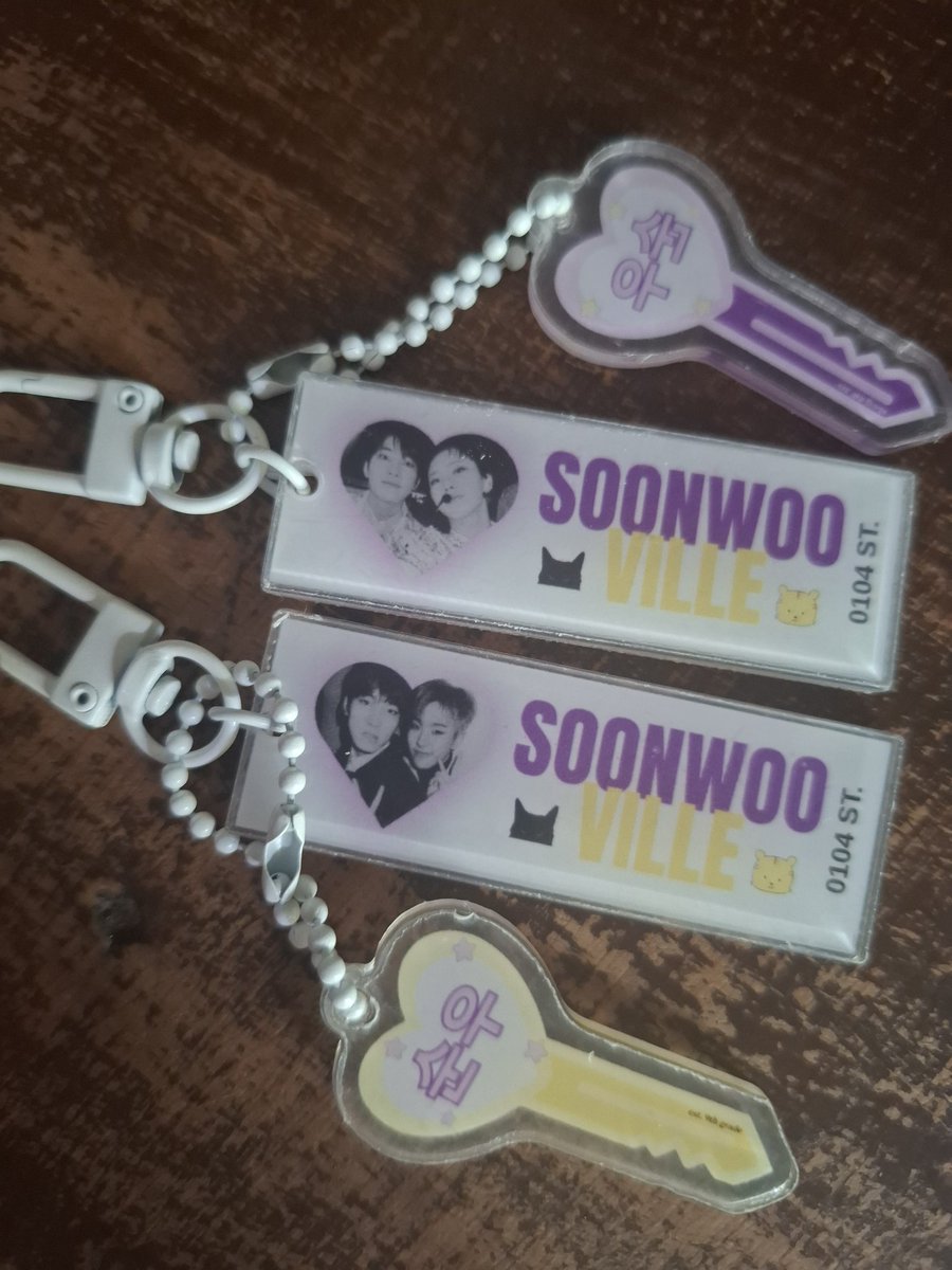 thecaratine's tweet photo. — ♡ #haengbokel 💌 #isefeedbacks
LOOK WHO'S HEREEE !!! SOONWOO KEYCHAIN 🥹🥹 thank uuu so much @4WOOSLOVER for these, grabe ang gandaaa 🥹 our ubekeso 💜💛 https://t.co/LEnAXTSNr5