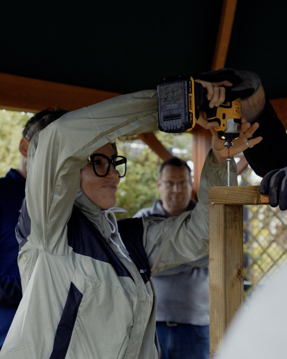 Get HandsOn tweet media