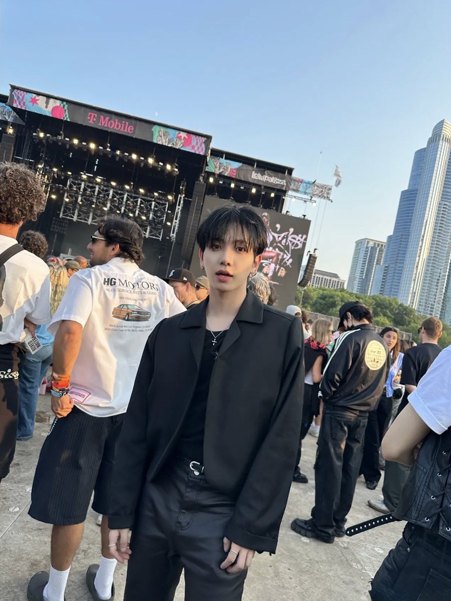 #혁명즈 look in chicago 📸