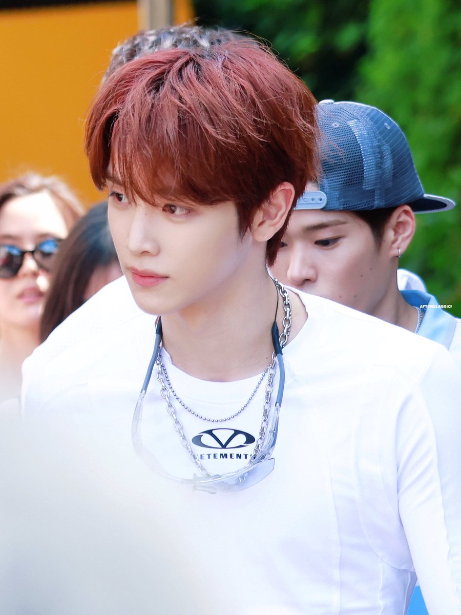 아니 무슨 래쉬가드가 날개옷도 아니고 하아
왜이리 선녀야 정말