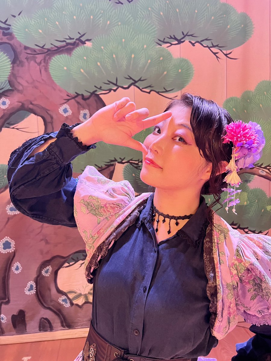 meiji_ijintai's tweet photo. 松井須磨子よ♪

本日は「鼻の日」ね✨

私は女優になる為に、当時最新のパラフィンを鼻の内側から入れて鼻を高くする整形手術をしたの。
今と違って当時は椅子に座っての手術。
局部麻酔の時に痛すぎてのけ反り、肘掛けを壊してしまう程大変だったわ。

でもお陰で美しい鼻を手に入れたのよ✨ https://t.co/Kxx8RRFt6X