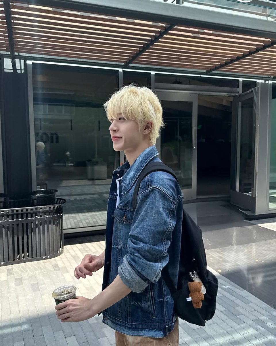 modu____'s tweet photo. 역시 청자켓 소화력 1등 🩵🩵 https://t.co/bvfUc7pJG0