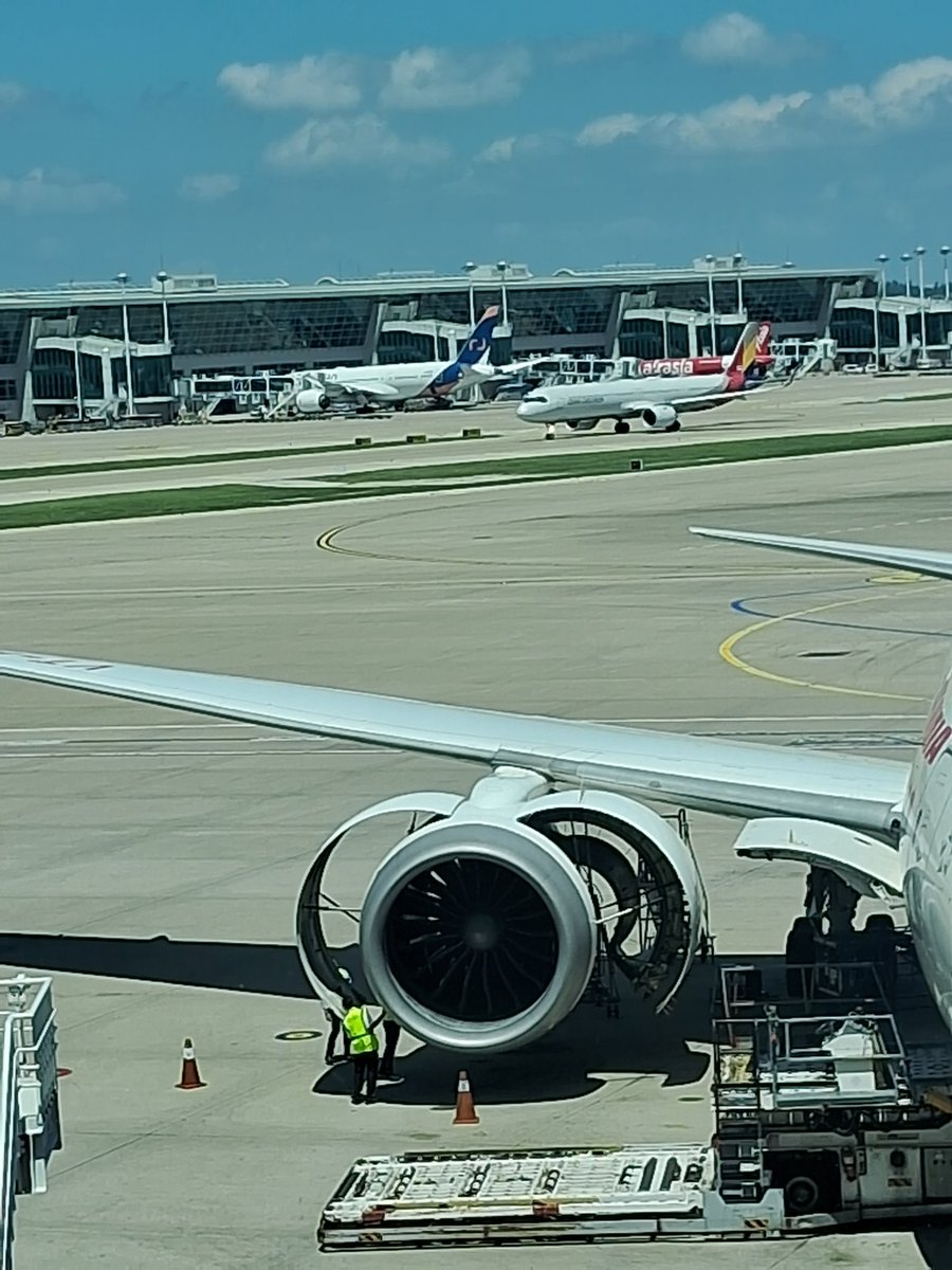 YVictorprasad's tweet photo. Flight No. #AI 313 Incheon to New Delhi repair at Incheon. Schedule departure at 12:45PM (Korean Standard Time), status as of 3:00PM. Hope they will make it clear soon. 

#AirIndia #ndtv #aviationnews https://t.co/wusZtX5dZi