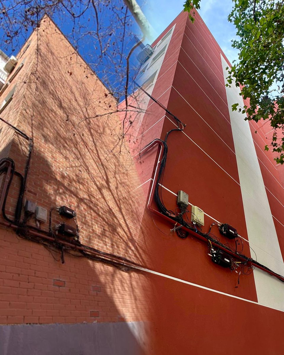 OgrMadrid's tweet photo. Así cambia un edificio con una #rehabilitaciónenergética aplicando #sistemadeaislamientotermicoexterior . Desliza para ver el #antesydespúes https://t.co/IAZI0jVBVA