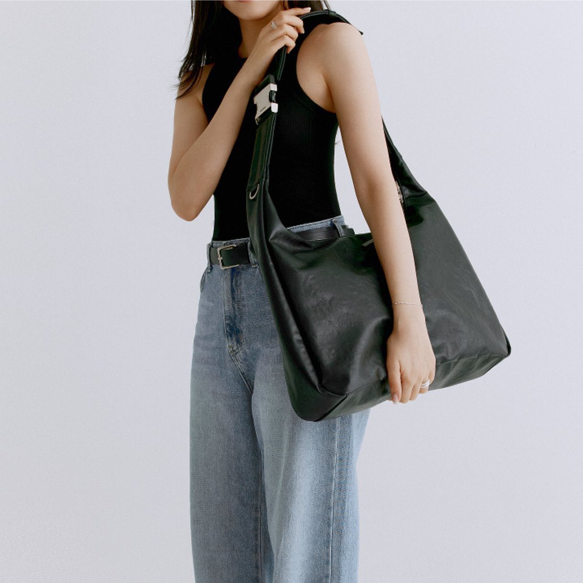 กระเป๋าพี่คุ้ปใหญ่คัก ชั้นนึกว่ามินิมอลมินิใจ ใส่จองฮันได้เลยนะเนี่ย