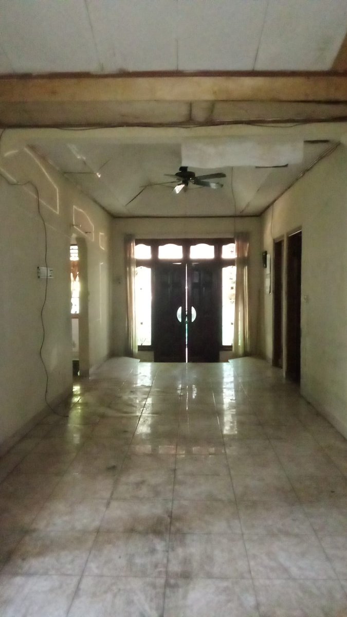 hello_earth90's tweet photo. Di jual cepat rumah di pangkalan 5 ciketingudik bantar gebang bekasi ( belakang SMAN 15 BEKASI ) ada garasi , 3 kamar tidur 1 kamar mandi + dapat kompensasi duit sampah dki per 3bulan jika sudah menjadi warga tetap . sudah SHM buka harga 350 juta bisa nego https://t.co/uYbBodwdIM