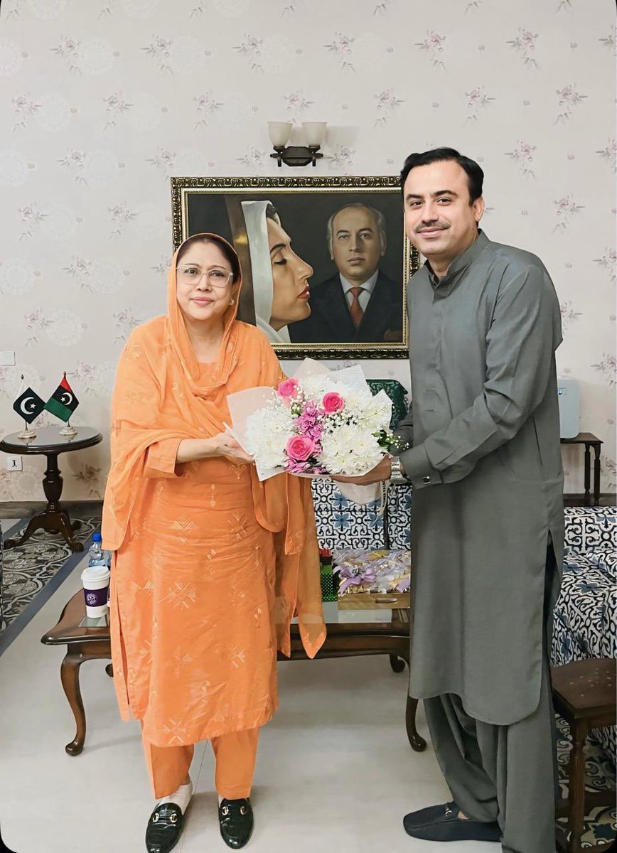 PYOSindh's tweet image. زرداری ھائوس کراچی۔ 
صدر پیپلزُ  یوتھ سندھ و سابق معاون خاص وزیراعلی سندھ جاوید نایاب لغاری کی محترمہ ادی فریال ٹالپر صاحبہ سے ملاقات ، 
ان کو عمرہ ادائیگی پر مبارکباد پیش کی  ۔