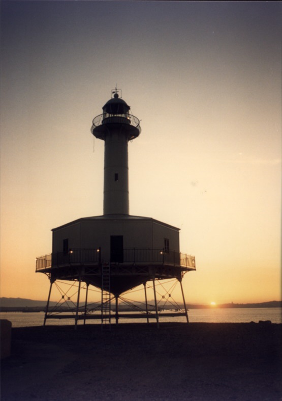 🗓️ 7 d’agost | Dia Mundial dels Fars
 📍Des de l’Arxiu del Port de Tarragona ens sumem a la celebració fent valdre el patrimoni documental que conservem sobre els fars de la nostra costa. 🧵👇