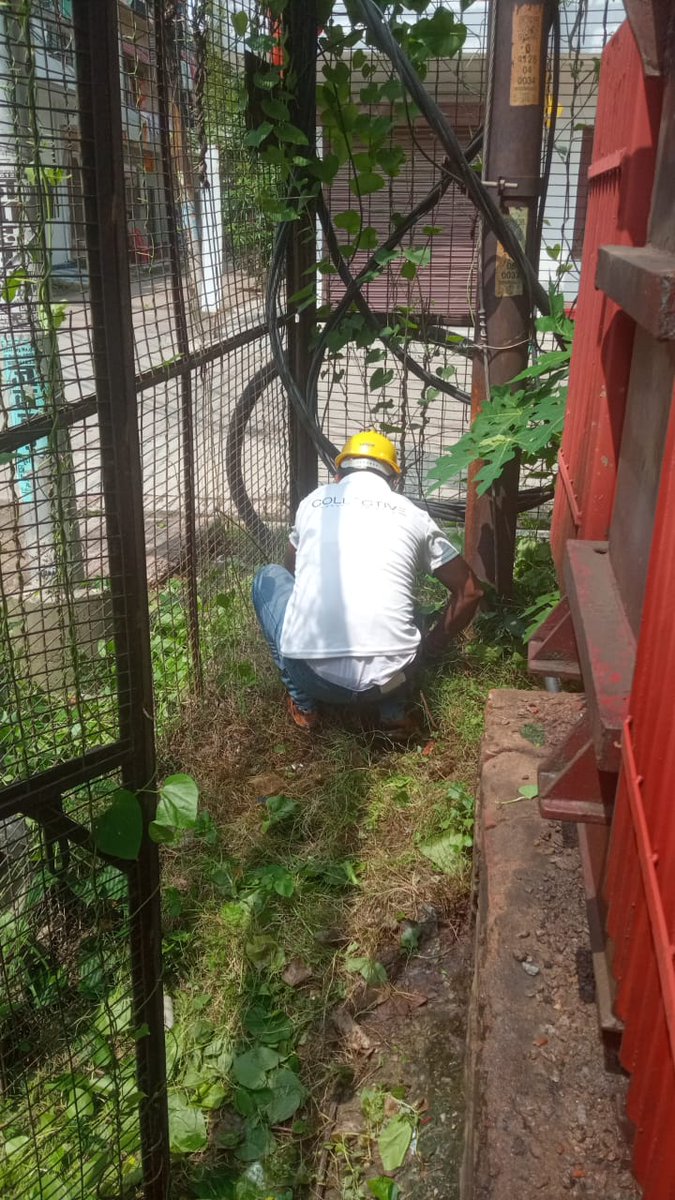 seeudc7's tweet photo. Bangla bazar power house 630kva t/g cleaning and LT bushing maintenance work under EUDC Vrindavan amausi zone Lucknow Dt 08.07.2025
@aksharmaBharat 
@CMOfficeUP 
@MVVNLHQ 
@MVVNLmd 
@UPPCLLKO 
@ZoneAmausi https://t.co/fo22z2aoSZ