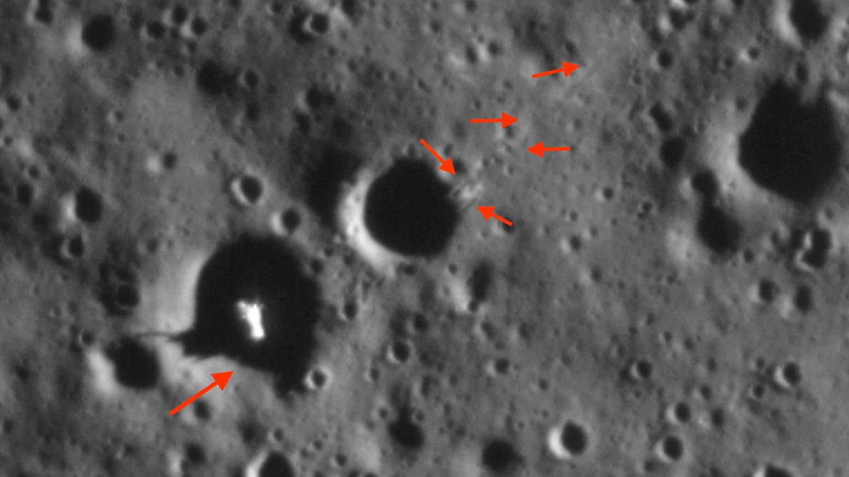 imsktripathi's tweet photo. ISRO forgot to share these, but #Chandrayaan2 captured the crash site of @Int_Machines Athena lander hours after it had a rough landing and lost comms. Special thanks to @this_is_tckb for finding them in the archival data 🛰️🌖🇮🇳
Full story:  https://t.co/5sbeaDREoM https://t.co/QUIwlNu7Zd