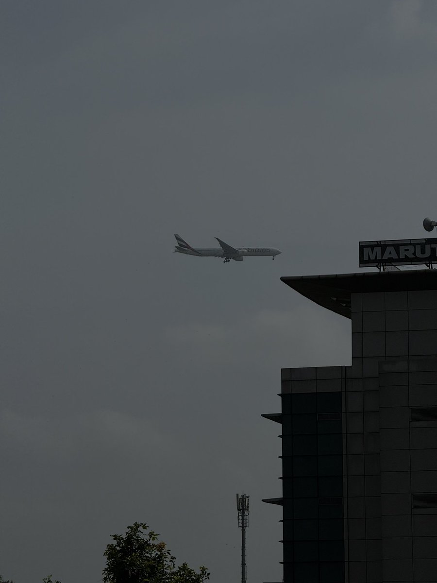 stfuakshhh tweet media