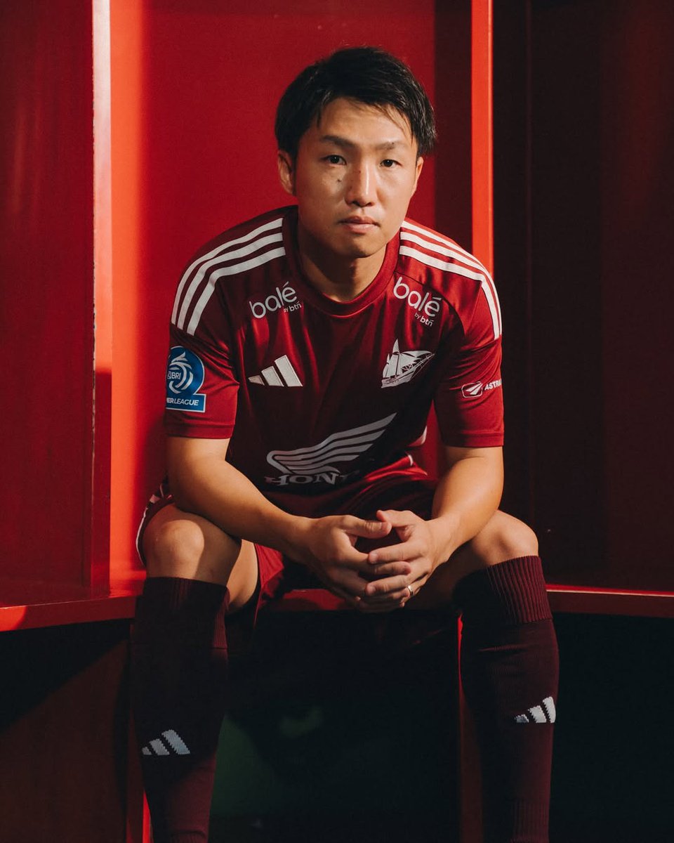 Resmi, PSM 25/26 oleh Adidas.