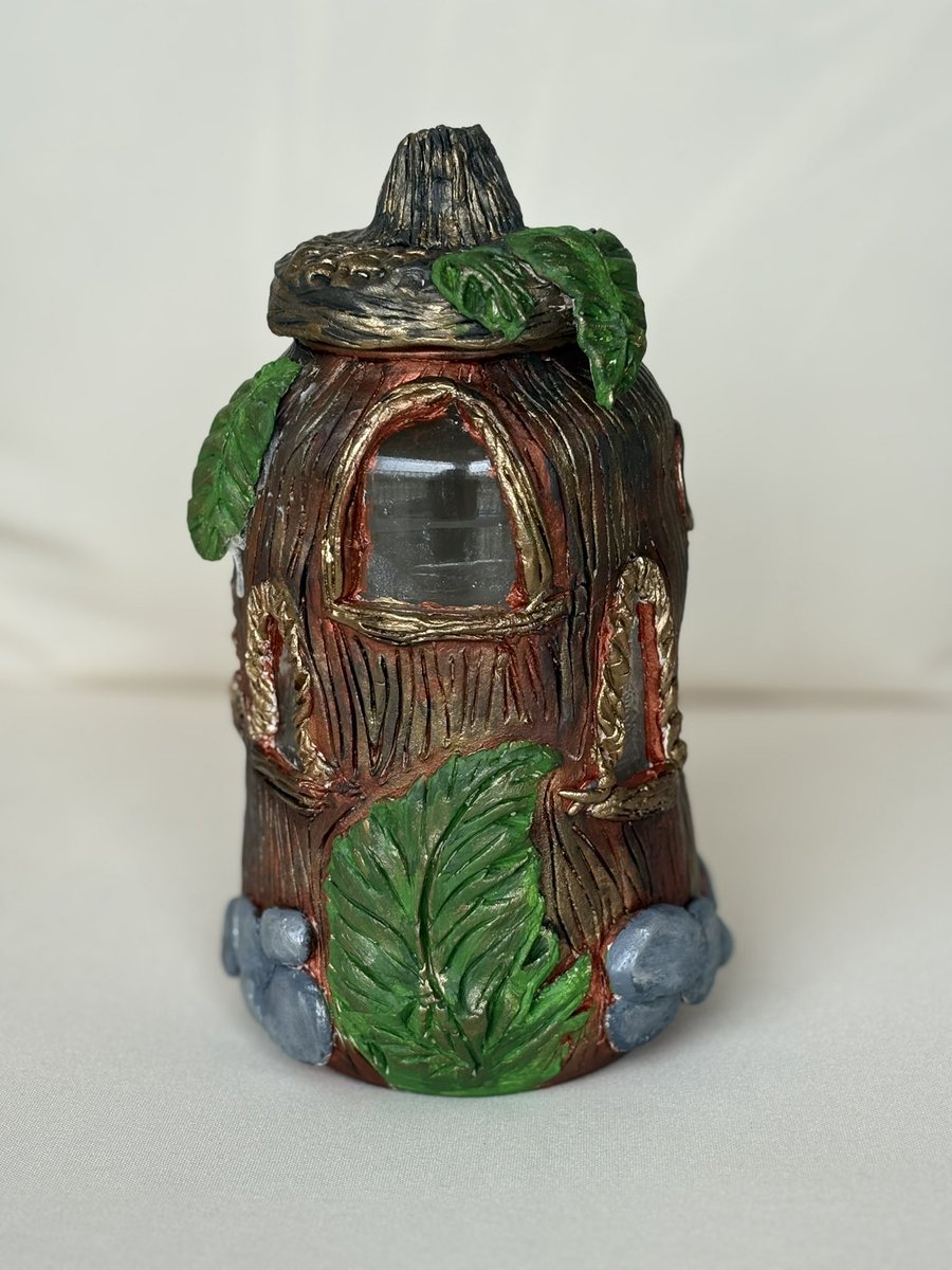 a few of my favorite fairy houses I’ve made! ✨

made from upcycled jars, air dry clay, and a lotta love 🫶🏻 

read more in my new Substack post:
pinterestmademedoit.substack.com/p/diy-fairy-ho…