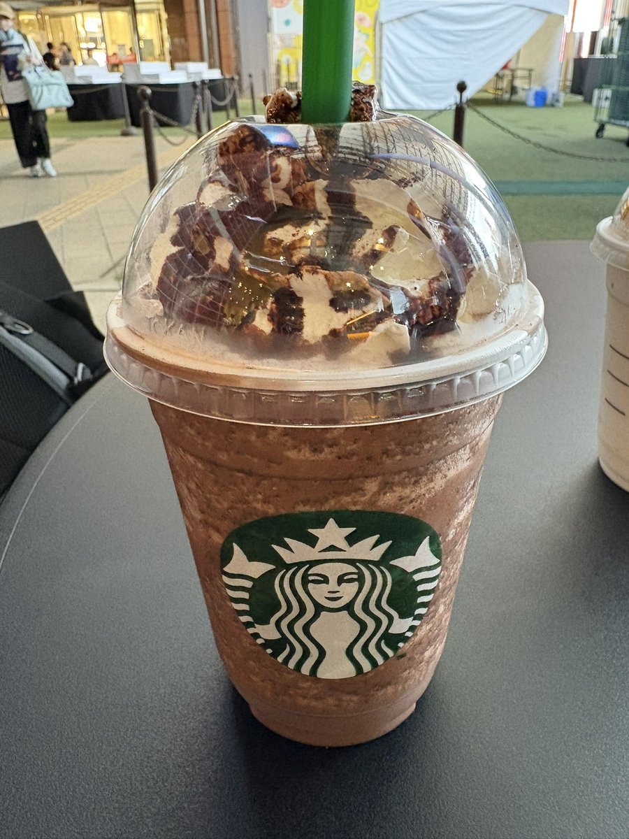 みぃしゃん！！！
ダークモカチップフラペチーノの
チョコソースマシマシ
チップマシマシ
ホイップマシマシ
頼めたよーー！！！！！！
<a href="/__miix__/">ちみたろ🫠🎴💊🍃</a>