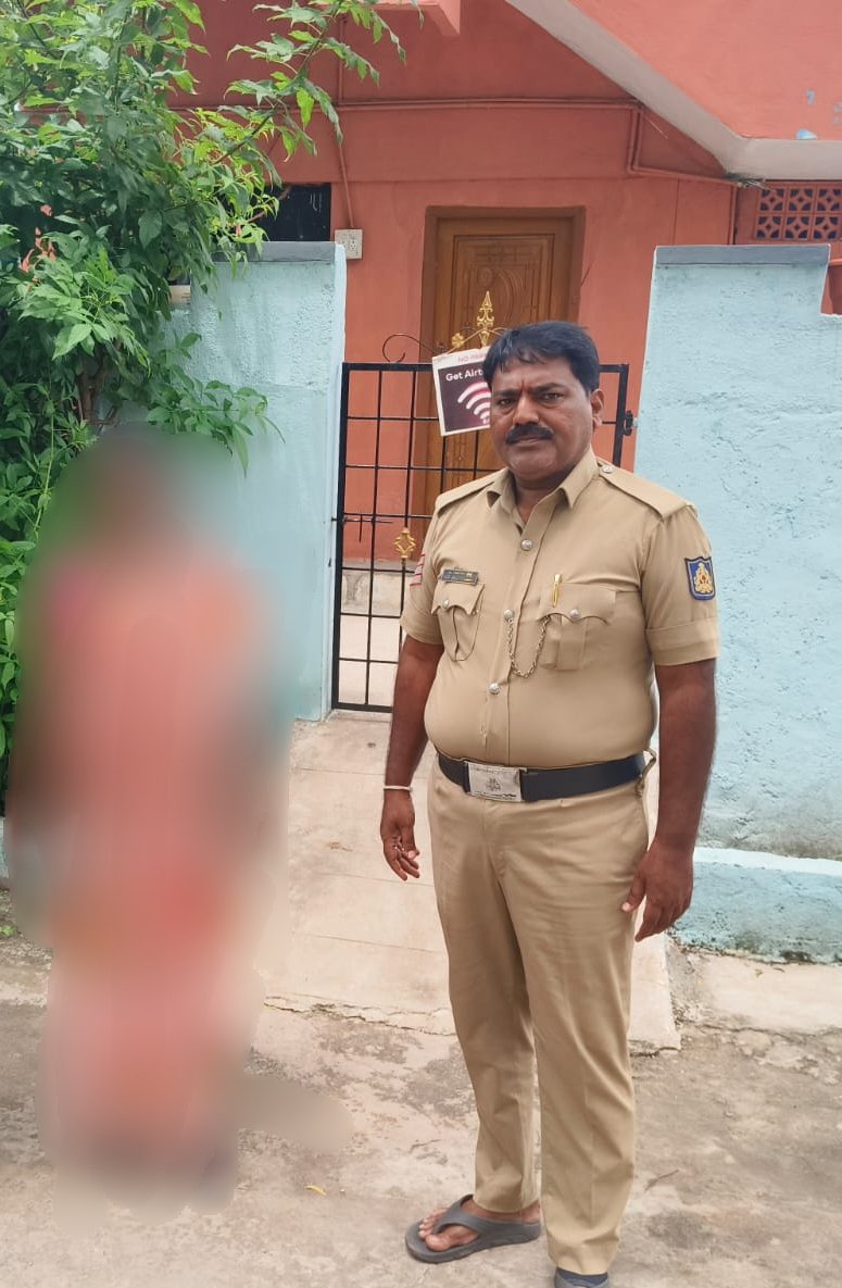 112 Ballari (@112ballari) on Twitter photo 07-08-2025 ರಂದು ಬಳ್ಳಾರಿ ಜಿಲ್ಲೆಯ ಕೌಲ್ ಬಜಾರ್ ಪೊಲೀಸ್ ಠಾಣಾ ವ್ಯಾಪ್ತಿಯ ಕುವೆಂಪುನಗರದಲ್ಲಿ ಕಲಹವಾಗುತ್ತಿರುವ ಬಗ್ಗೆ 112 ಗೆ ಕರೆ ಬಂದಿದ್ದು, ERSS-112 ಸಿಬ್ಬಂದಿಗಳು ಕೂಡಲೇ ಸ್ಥಳಕ್ಕೆ ಭೇಟಿ ನೀಡಿ,ಸೂಕ್ತ ತಿಳುವಳಿಕೆಯನ್ನು ನೀಡಿ, ಸಮಸ್ಯೆಯನ್ನು ಸ್ಥಳದಲ್ಲಿ ಬಗೆಹರಿಸಿರುತ್ತಾರೆ.<a href="/BallariSp/">SP Ballari</a> <a href="/112Karnataka/">112Karnataka</a> 07-08-2025 ರಂದು ಬಳ್ಳಾರಿ ಜಿಲ್ಲೆಯ ಕೌಲ್ ಬಜಾರ್ ಪೊಲೀಸ್ ಠಾಣಾ ವ್ಯಾಪ್ತಿಯ ಕುವೆಂಪುನಗರದಲ್ಲಿ ಕಲಹವಾಗುತ್ತಿರುವ ಬಗ್ಗೆ 112 ಗೆ ಕರೆ ಬಂದಿದ್ದು, ERSS-112 ಸಿಬ್ಬಂದಿಗಳು ಕೂಡಲೇ ಸ್ಥಳಕ್ಕೆ ಭೇಟಿ ನೀಡಿ,ಸೂಕ್ತ ತಿಳುವಳಿಕೆಯನ್ನು ನೀಡಿ, ಸಮಸ್ಯೆಯನ್ನು ಸ್ಥಳದಲ್ಲಿ ಬಗೆಹರಿಸಿರುತ್ತಾರೆ.<a href="/BallariSp/">SP Ballari</a> <a href="/112Karnataka/">112Karnataka</a>
