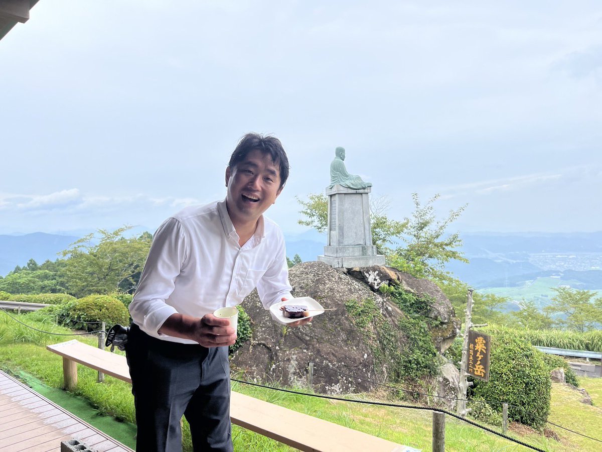 掛川市粟ヶ岳へ⛰️ 少し曇っていたけど気持ち良かったです！かっぽしテラスと東山いっぷく処でお茶🍵をいただきました！ごちそうさまでした！

#磐田　#袋井　#掛川　#森町　#菊川　#御前崎   #静岡三区　#山本裕三　#山本ゆうぞう　#粟ケ岳　#どこでもドア