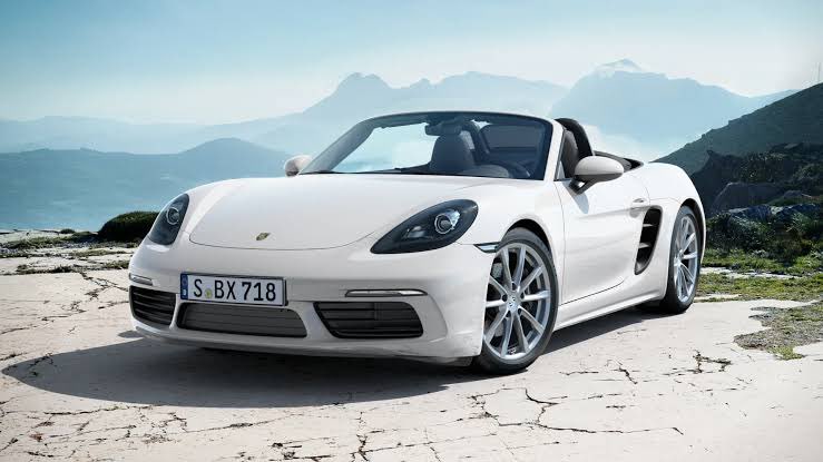 NARALOOKS's tweet photo. Here! Thee and Peach with Porsche 718 Boxster white color! 💸💸

#ppnaravit
#MeAndTheeSeriesQ6 https://t.co/Wr4WW0naL7
