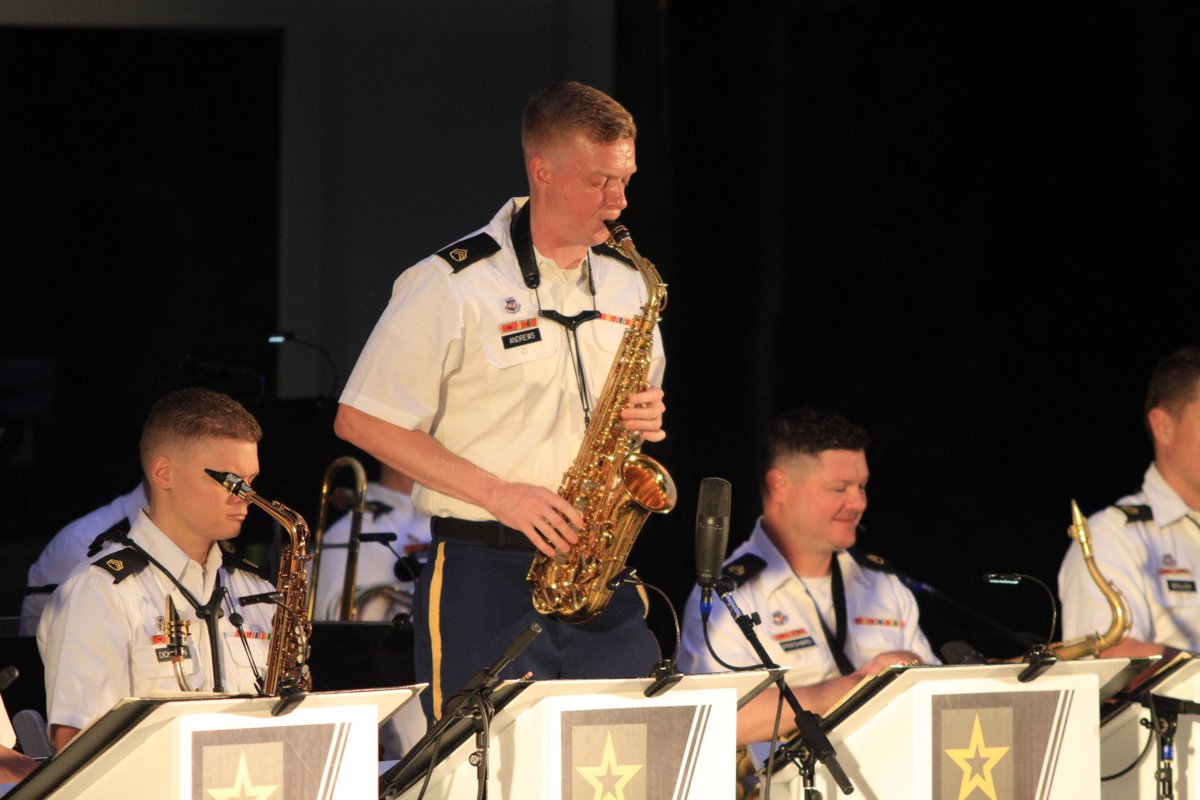 alexanderrogge's tweet image. The U.S. Army Blues jazz ensemble performed for the Franconia Nights Summer Concert Series, featuring vocalist SSG Melinda Rodriguez. #ArmyBlues #Army250 #ArmyBand #BigBand #JazzEnsemble #JazzBand #Jazz #ArmyMusic #MilitaryMusic #LeeDistrictPark #Fairfax #Virginia #Music